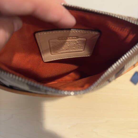 Coach Signature Canvas Swingpack Crossbody | Tan Monogram CML 👜✨ - Picture 15 of 16